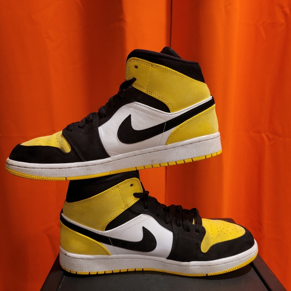 Jordan 1 mid se Yellow Toe  ✨️ - Picture 2 of 8